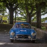 Adrian Gattiker und sein Mercedes 300 SL bayrisch-blau