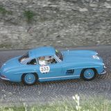 Adrian Gattiker und sein Mercedes 300 SL bayrisch-blau