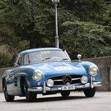 Adrian Gattiker und sein Mercedes 300 SL bayrisch-blau