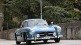 Adrian Gattiker und sein Mercedes 300 SL bayrisch-blau