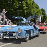 Adrian Gattiker und sein Mercedes 300 SL bayrisch-blau