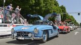 Adrian Gattiker und sein Mercedes 300 SL bayrisch-blau