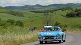 Adrian Gattiker und sein Mercedes 300 SL bayrisch-blau
