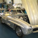 Adrian Gattiker und sein Mercedes 300 SL bayrisch-blau