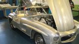 Adrian Gattiker und sein Mercedes 300 SL bayrisch-blau