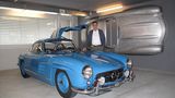 Adrian Gattiker und sein Mercedes 300 SL bayrisch-blau