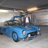Adrian Gattiker und sein Mercedes 300 SL bayrisch-blau