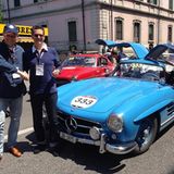 Adrian Gattiker und sein Mercedes 300 SL bayrisch-blau