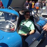 Adrian Gattiker und sein Mercedes 300 SL bayrisch-blau