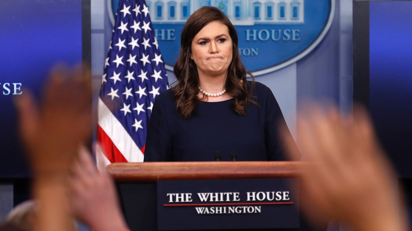 Sarah Huckabee Sanders, Donald Trumps neue Sprecherin, hält ein Briefing ab