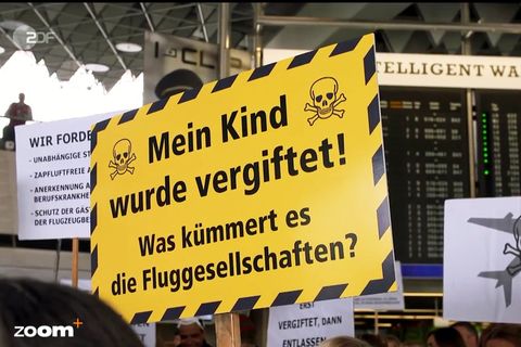 Die ZDF-Sendung "Zoom" ging der Frage nach: Wie gefährlich ist die Kabinenluft wirklich? Foto von einer Demonstration am Frankfurter Flughafen von Betroffenen.