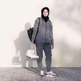 Zahra Lari ist die erste saudi-arabische Eiskunstläuferin, die an internationalen Wettkämpfen teilnimmt, wobei sie bereits mehrfach Landesmeisterin wurde. Außerdem ist sie derzeit im Middle-East-Werbespot von Nike sowie in der Proj-Hijab-Kampagne zu sehen