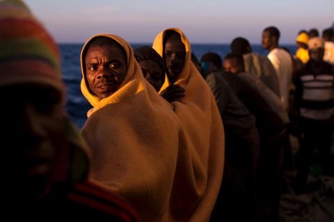 Flüchtlinge bei der Überfahrt von Libyen nach Europa
