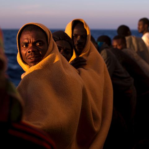 Flüchtlinge bei der Überfahrt von Libyen nach Europa