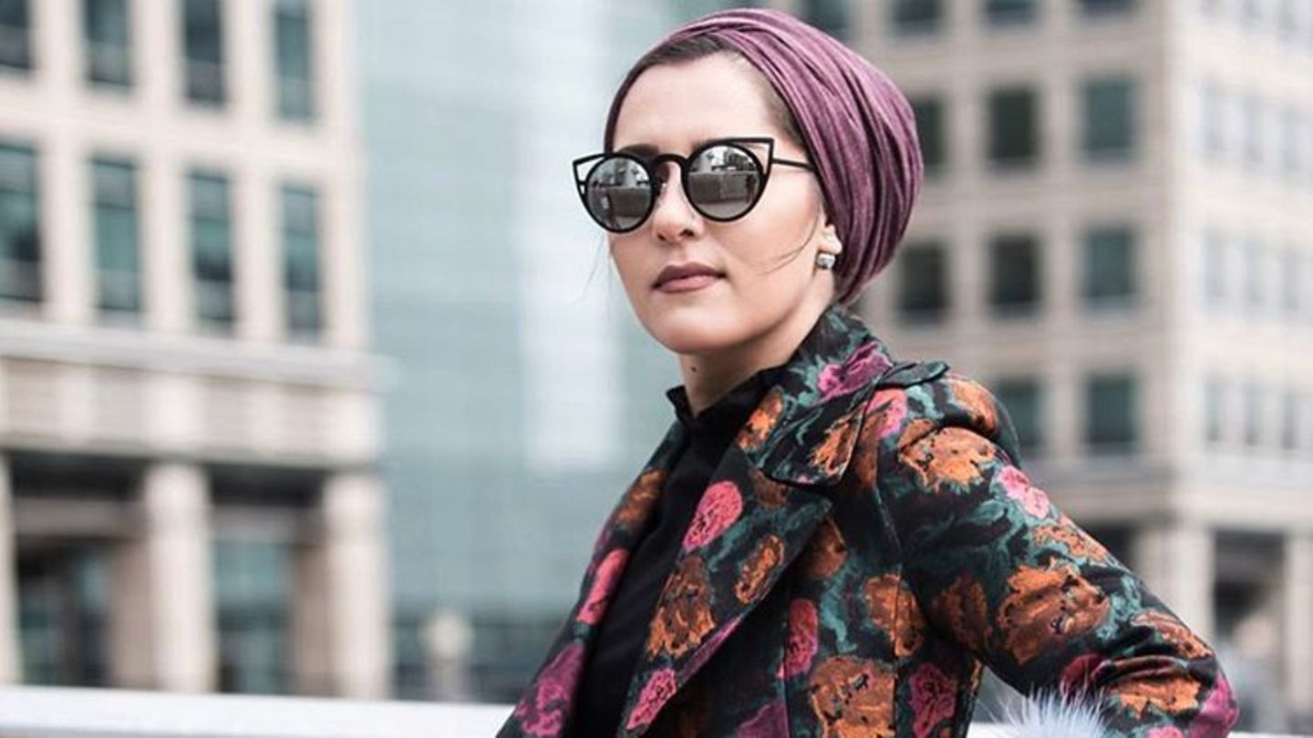 Trendsetter: Dina Tokio ist der Inbegriff einer self-made Millennialfrau: Stilikone, erfolgreiche Youtuberin und Instagrammerin, Vertreterin des Modest Fashion Movements, Mutter und Ehefrau. In ihren Bildern wirkt sie unheimlich sympathisch und ihre Outfits sind so universell großartig, dass man sie eigentlich direkt als persönliche Stylistin engagieren möchte. Vorrang hat hier allerdings keine Geringere als die eigene Oma Dina Tokio ist der Inbegriff einer self-made Millennialfrau: Stilikone, erfolgreiche Youtuberin und Instagrammerin, Vertreterin des Modest Fashion Movements, Mutter und Ehefrau. In ihren Bildern wirkt sie unheimlich sympathisch und ihre Outfits sind so universell großartig, dass man sie eigentlich direkt als persönliche Stylistin engagieren möchte. Vorrang hat hier allerdings keine Geringere als die eigene Oma