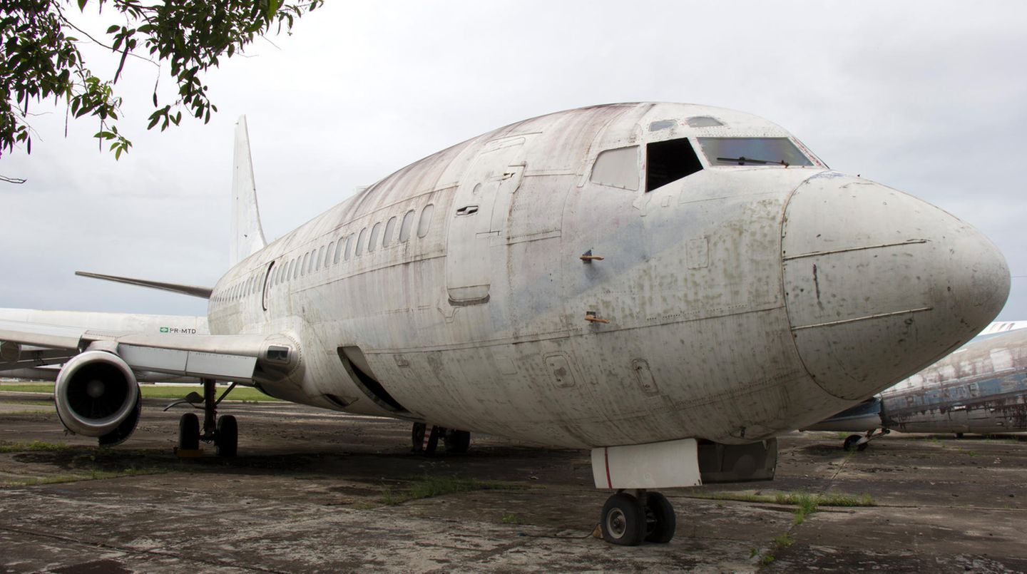 Ja, sie ist es: Die "Landshut", die im Deutschen Herbst entführt wurde, auf einem Flugfeld im brasilianischen Fortalezza. Sie wird aufgearbeitet und kommt ins Museum.