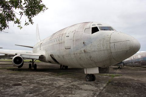 Ja, sie ist es: Die "Landshut", die im Deutschen Herbst entführt wurde, auf einem Flugfeld im brasilianischen Fortalezza. Sie wird aufgearbeitet und kommt ins Museum.