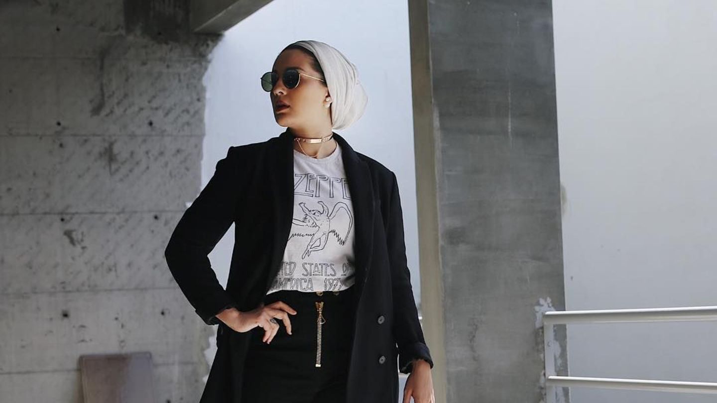 Die Kuwaiti-Amerikanerin Ascia AKF ist Beauty-Influencerin und kollaborierte auch schon mit Dina Tokio. Zusätzlich führt sie mit ihrem Mann Ahmad den Blog The Hybrids