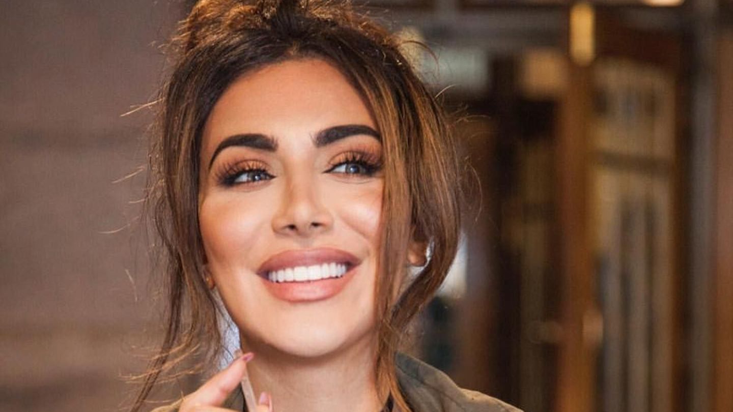 Trendsetter: Mit über 18 Millionen Instagram-Followern, 1,7 Millionen Youtube-Abonnenten und einer eigenen Kosmetiklinie ist die gebürtige Emirati Huda Kattan eine der weltweit größten Beauty-Influencer. Neuerdings ist die Über-Influencerin außerdem auch das prominenteste Testimonial für Nutella (sic!) als Haarfärbemittel Mit über 18 Millionen Instagram-Followern, 1,7 Millionen Youtube-Abonnenten und einer eigenen Kosmetiklinie ist die gebürtige Emirati Huda Kattan eine der weltweit größten Beauty-Influencer. Neuerdings ist die Über-Influencerin außerdem auch das prominenteste Testimonial für Nutella (sic!) als Haarfärbemittel