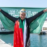 Mariam Binladen hat im Rahmen eines zehntägigen Projekts einen Weltrekord gebrochen: Sie hat als erste Frau und als Dritte überhaupt die gesamte südenglische Themse durchschwommen. Die saudi-arabische Zahnärztin trainierte lange für dieses Unterfangen und wollte damit Aufmerksamkeit auf den Syrienkrieg lenken. Mit der dazugehörigen Dokumentation I Am Mariam Binladen möchte sie außerdem auch andere Frauen in Saudi-Arabien dazu motivieren, sich sportlich zu engagieren, überholte Weltbilder hinter sich zu lassen und für aktive Partizipation am Weltgeschehen zu werben. Auf ihrem Instagram-Account zeigt sie Ausschnitte aus ihrem bewegten Leben, das sich in Saudi-Arabien, Jordanien und zwischendurch auch mal Südengland abspielt