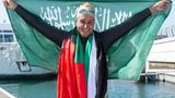 Mariam Binladen hat im Rahmen eines zehntägigen Projekts einen Weltrekord gebrochen: Sie hat als erste Frau und als Dritte überhaupt die gesamte südenglische Themse durchschwommen. Die saudi-arabische Zahnärztin trainierte lange für dieses Unterfangen und wollte damit Aufmerksamkeit auf den Syrienkrieg lenken. Mit der dazugehörigen Dokumentation I Am Mariam Binladen möchte sie außerdem auch andere Frauen in Saudi-Arabien dazu motivieren, sich sportlich zu engagieren, überholte Weltbilder hinter sich zu lassen und für aktive Partizipation am Weltgeschehen zu werben. Auf ihrem Instagram-Account zeigt sie Ausschnitte aus ihrem bewegten Leben, das sich in Saudi-Arabien, Jordanien und zwischendurch auch mal Südengland abspielt