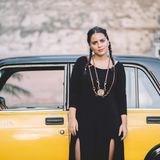 Ranin Elgaby ist in gleich drei Ländern zuhause: Russland, Syrien und Ägypten. Als freie Modejournalistin und Bloggerin bereist sie die Welt und zeigt ihren fast 80.000 Instagram-Followern, woher sie ihre Inspiration bezieht