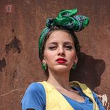 Die 20-jährige Jamila Awad ist Schauspielerin und Aktivistin. In der ägyptischen Erfolgsserie Taht Al Saytara spielt sie Hania, eine rebellische 16-Jährige, die mit Drogen experimentiert und der Sucht verfällt. Damit beleuchtet sie eine Problematik, die in dieser Art bisher noch nicht von jungen Frauen in einem mehrheitlich muslimischen Land dargestellt wurde. Während ihrer Schauspielkarriere beschloss sie, ihre Medienpräsenz dazu zu nutzen, Gutes für Menschen zu tun, die keine Stimme haben. In diesem Zusammenhang wechselte sie auch ihr Studienfach von Politik- zu Medienwissenschaften und engagiert sich darüber hinaus für diverse Stiftungen und Protestaktionen. Während sie im ägyptischen Fernsehen weiterhin zu sehen ist, nimmt sie ihre 328.ooo Insta-Follower öfter mal mit auf die außer-schauspielerischen Events