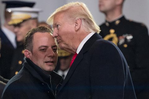 Sie gehen in Zukunft getrennte Wege: Ex-Stabschef Reince Priebus (l.) und US-Präsident Donald Trump (Archivbild)