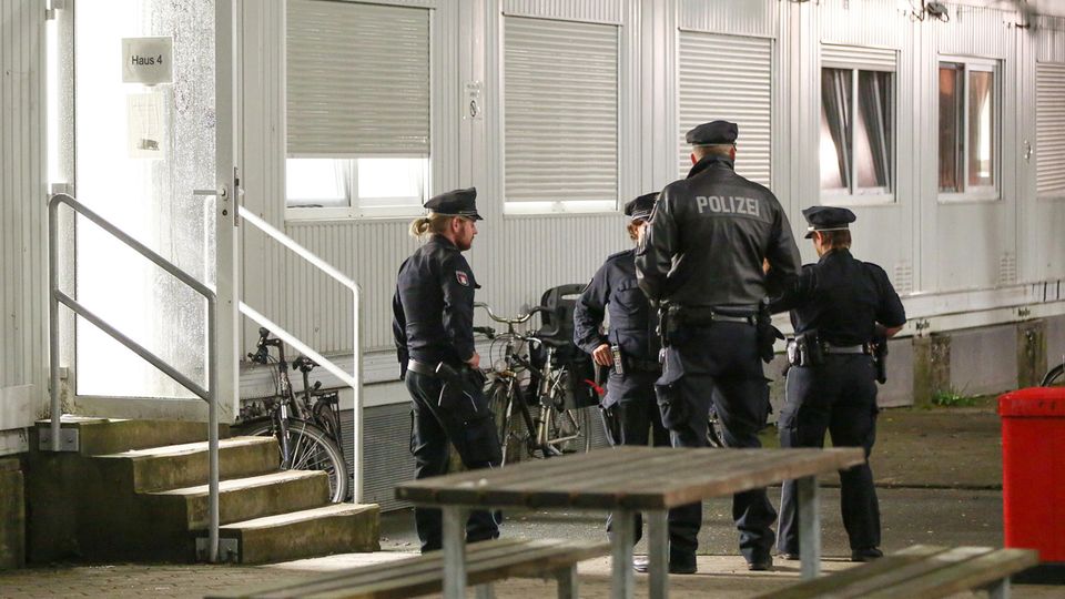 Die Räume der Flüchtlingsunterkunft in Hamburg-Langenhorn wurden nach der Messerattacke von Barmbek durchsucht. 