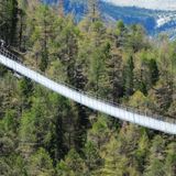 Die Brücke ist 494 Meter lang und bricht damit sämtliche Weltrekorde. 
