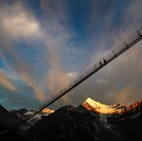 Ein besonders Dämpfungssystem ist in die Brücke eingebaut, damit das Bauwerk kaum ins Schwingen gerät.