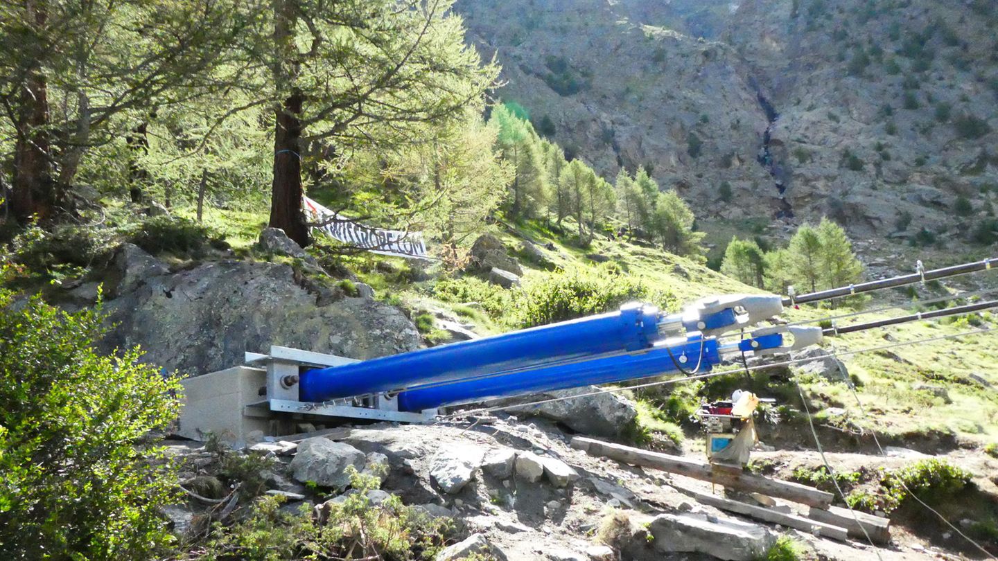 Allein die Tragseile wiegen acht Tonnen. In nur drei Monaten Bauzeit hat die Firma Swissrope aus Frutigen die Hängebrücke errichtet. 