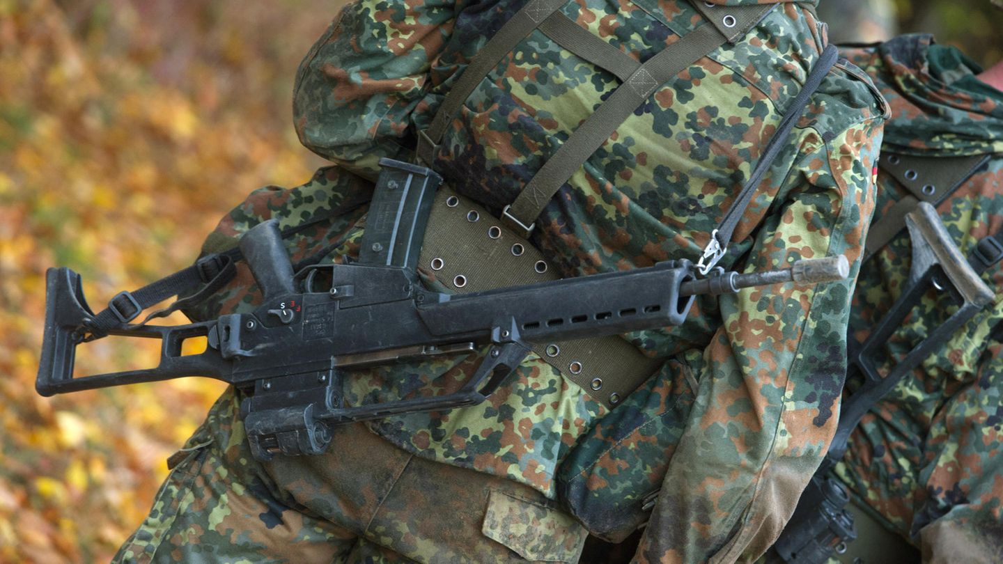 Bei einem Marsch von Bundeswehrsoldaten sind vier von ihnen zusammengebrochen, einer von ihnen starb (Symbolbild)