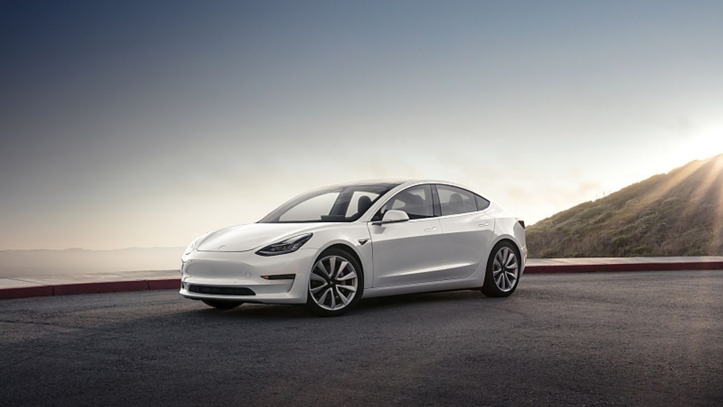 Das Tesla Model 3 wird zwei Batterievarianten haben: eine mit rund 350 Kilometer Reichweite und eine mit 500 Kilometer Reichweit