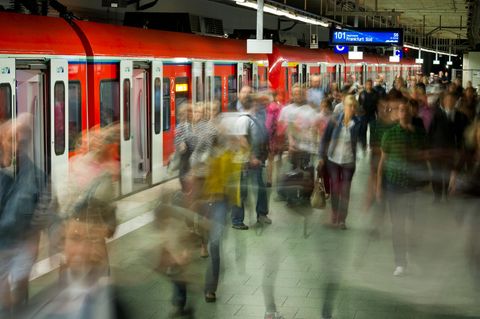 Pendler am Hauptbahnhof in Frankfurt/Main