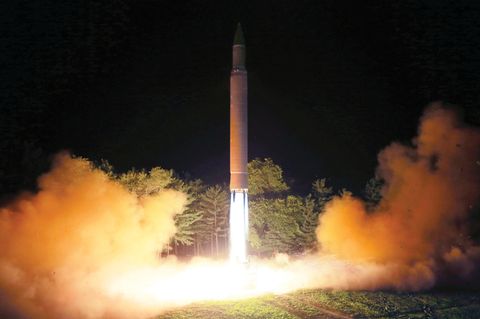 Das von der nordkoreanischen Regierung zur Verfügung gestellte Foto zeigt den Test mit einer Hwasong-14-Interkontinentalrakete