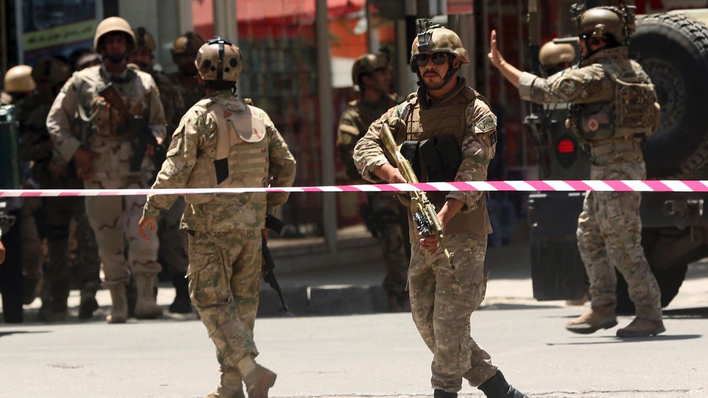 Das afghanische Militär sichert den Bereich um die irakische Botschaft in Kabul
