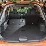 Der Kofferraum hat ein Volumen von 565 Liter (plus 15 Liter im Vergleich zum Prä-Facelift-Modell) bis zu 1.996 Liter