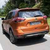 In Kurven wankt die Karosserie