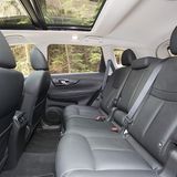 Hinten finden Erwachsene Platz