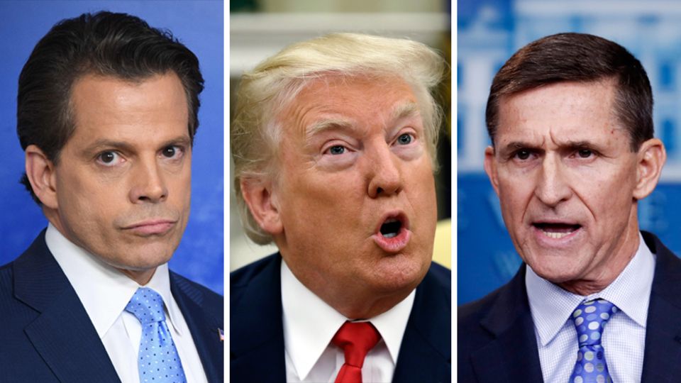Scaramucci Trump Flynn Nur zwei von mehreren Spitzenleuten, die US-Präsident Donald Trump (M.) in den ersten Monaten seiner Amtszeit gefeuert hat: Anthony Scaramucci (l.) und Michael Flynn (r.)