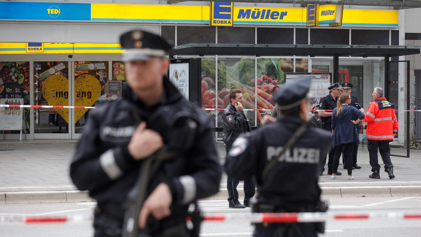 In diesem Supermarkt in Hamburg stach der Mann auf mehrere Menschen ein. Eine Person starb