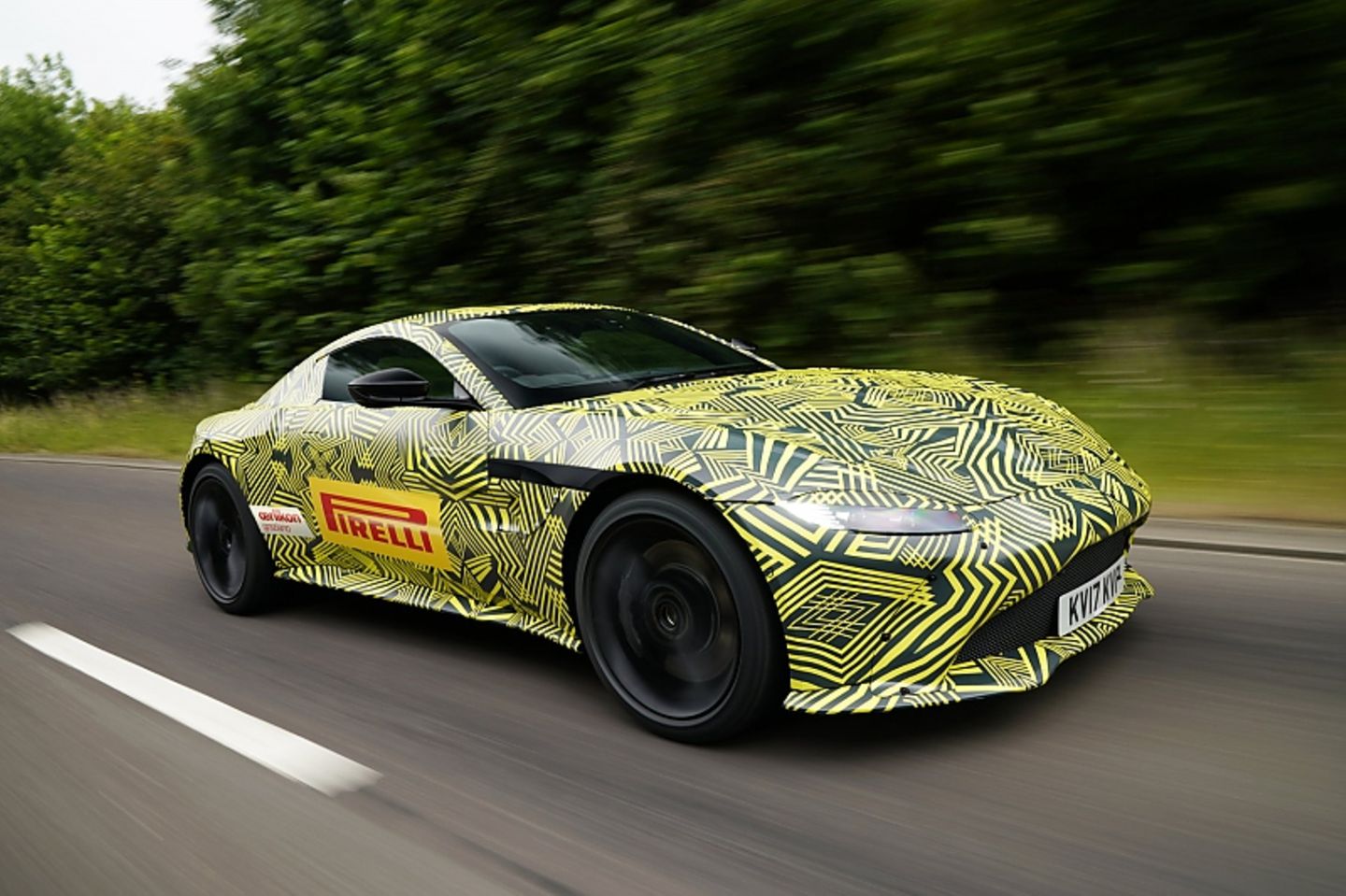Aston Martin Vantage 2018 - Basistriebwerk ist ein Vierliter-V8 aus dem Mercedes AMG GT