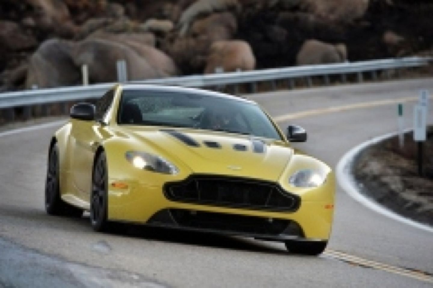 Aston Martin V12 Vantage S der alten Generation