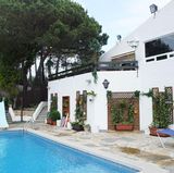 Der Poolbereich des "Sommerhaus der Stars"