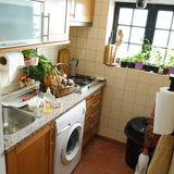 In der Küche im "Sommerhaus der Stars" ist nicht viel Platz