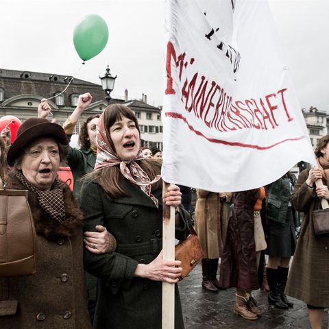 Vroni (Sybille Brunner) und Nora (Marie Leuenberger) fahren nach Zürich, um dort für ihre Rechte zu demonstrieren: "Die göttliche Ordnung" läuft ab dem 3. August in Deutschland im Kino.