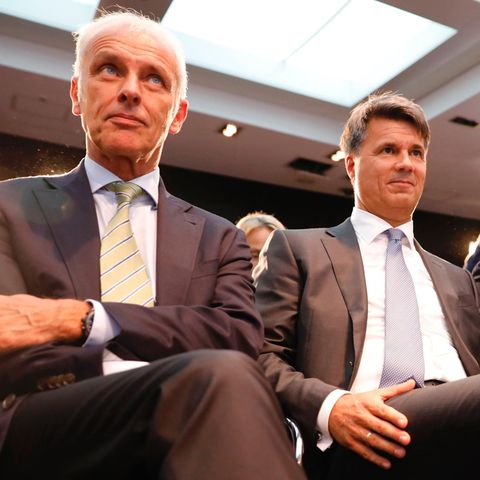 VW-Chef Matthias Müller, BMW-Chef Harald Krueger und Mercedes-Chef Dieter Zetsche vor der Pressekonferenz zum Diesel-Gipfel