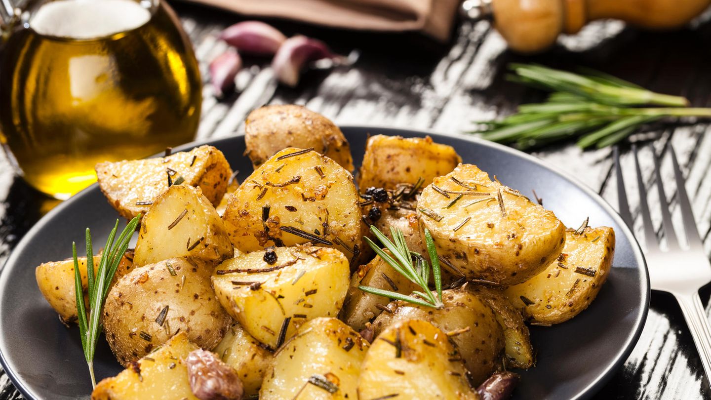 Werden Kartoffeln nicht zu Kartoffelchips frittiert enthalten sie jede Menge Ballaststoffe und sind damit eine gute Wahl für eine ausgewogene Ernährung. Natürlich sollte man auf die Zubereitung achten. Noch besser sind Süßkartoffeln, die sind voll von Beta-Karotinen und haben einen noch höheren Gehalt an Ballaststoffen.