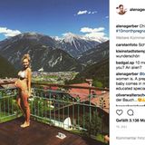Bikini oder Badeanzug? Welcher Star entscheidet sich für was?